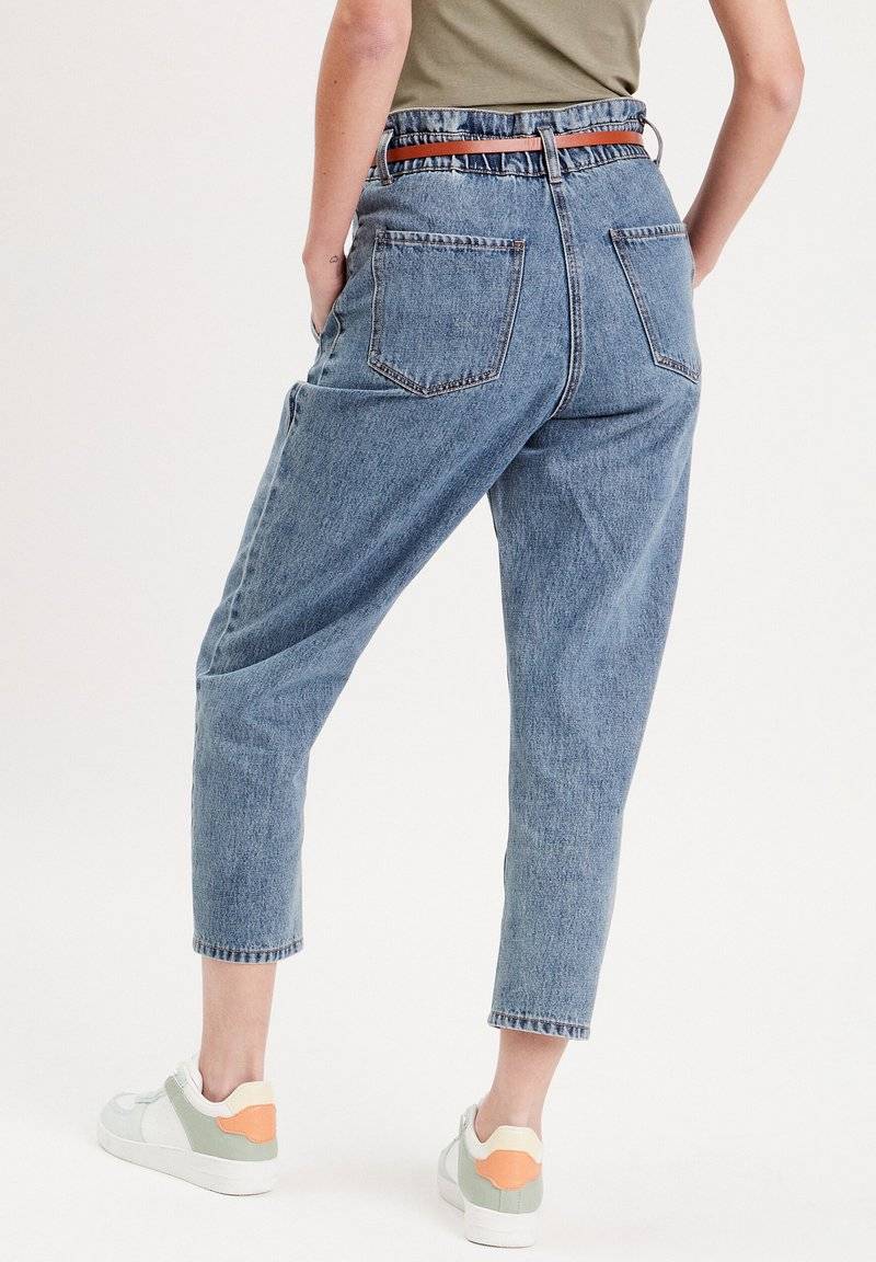 Cache Cache Cache Cache SLOUCHY-MIT GÜRTEL - Jeans Tapered Fit - denim stone Valentinstagsangebot