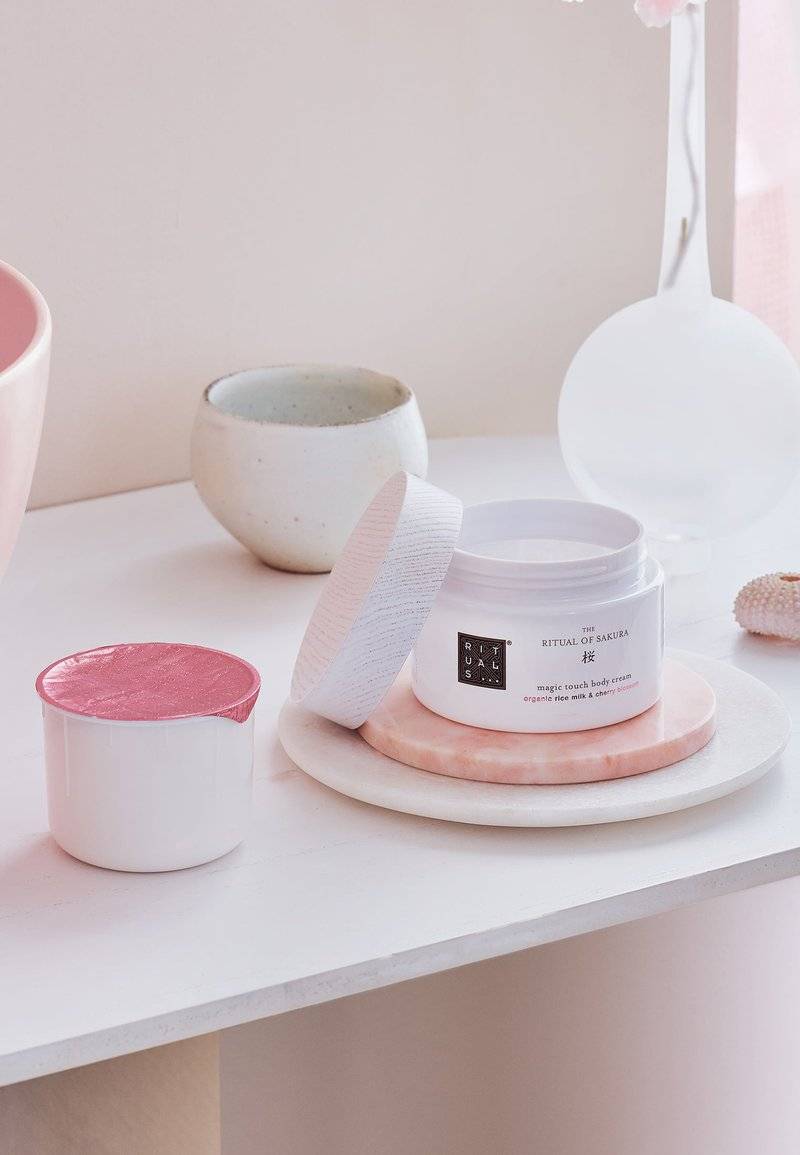 Rituals Rituals BODY CREAM REFILL THE RITUAL OF SAKURA - FLORAL - CHERRY BLOSSOM & RICE MILK - Moisturiser Letzte 2 Tage