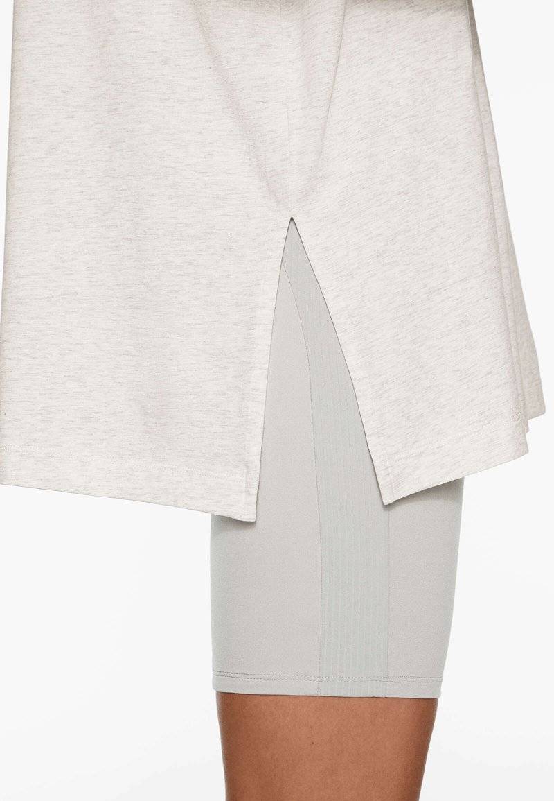 OYSHO OYSHO SHORT SLEEVE - Basic T-shirt - mottled light grey Bis zu 60% Rabatt