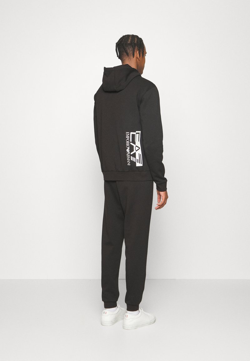 EA7 Emporio Armani EA7 Emporio Armani TRACKSUIT - Tracksuit - nero Super Rabatt