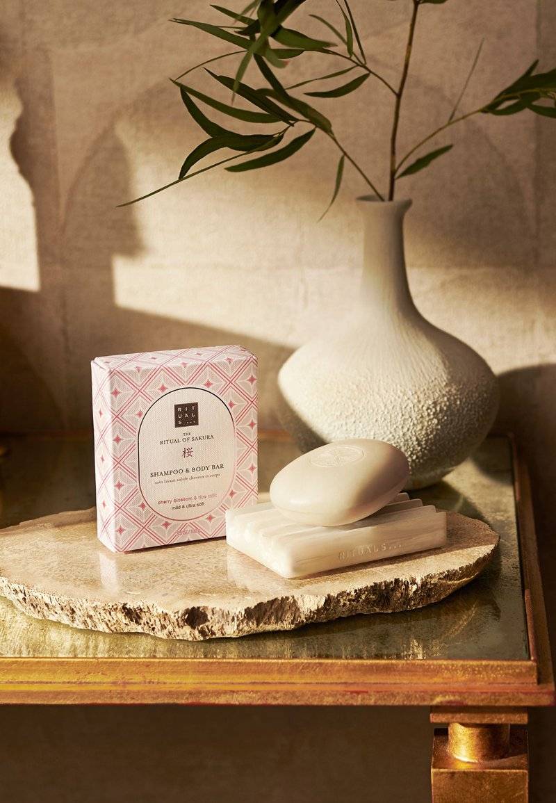 Rituals Rituals THE RITUAL OF SAKURA SHAMPOO & BODY BAR - Soap bar Räumungsverkauf