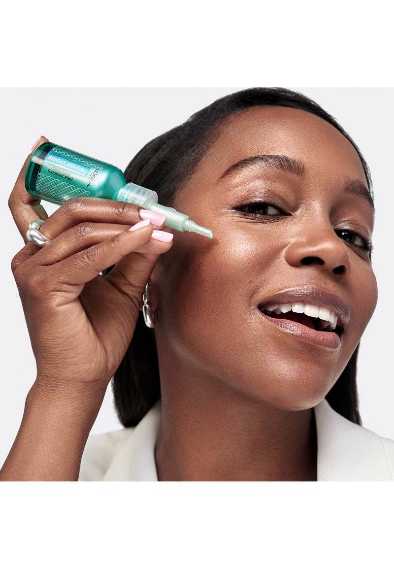 L'Oréal Paris Skin L'Oréal Paris Skin BRIGHT REVEAL DARK SPOT PEELING - Facial scrub & peel Neueste Stile