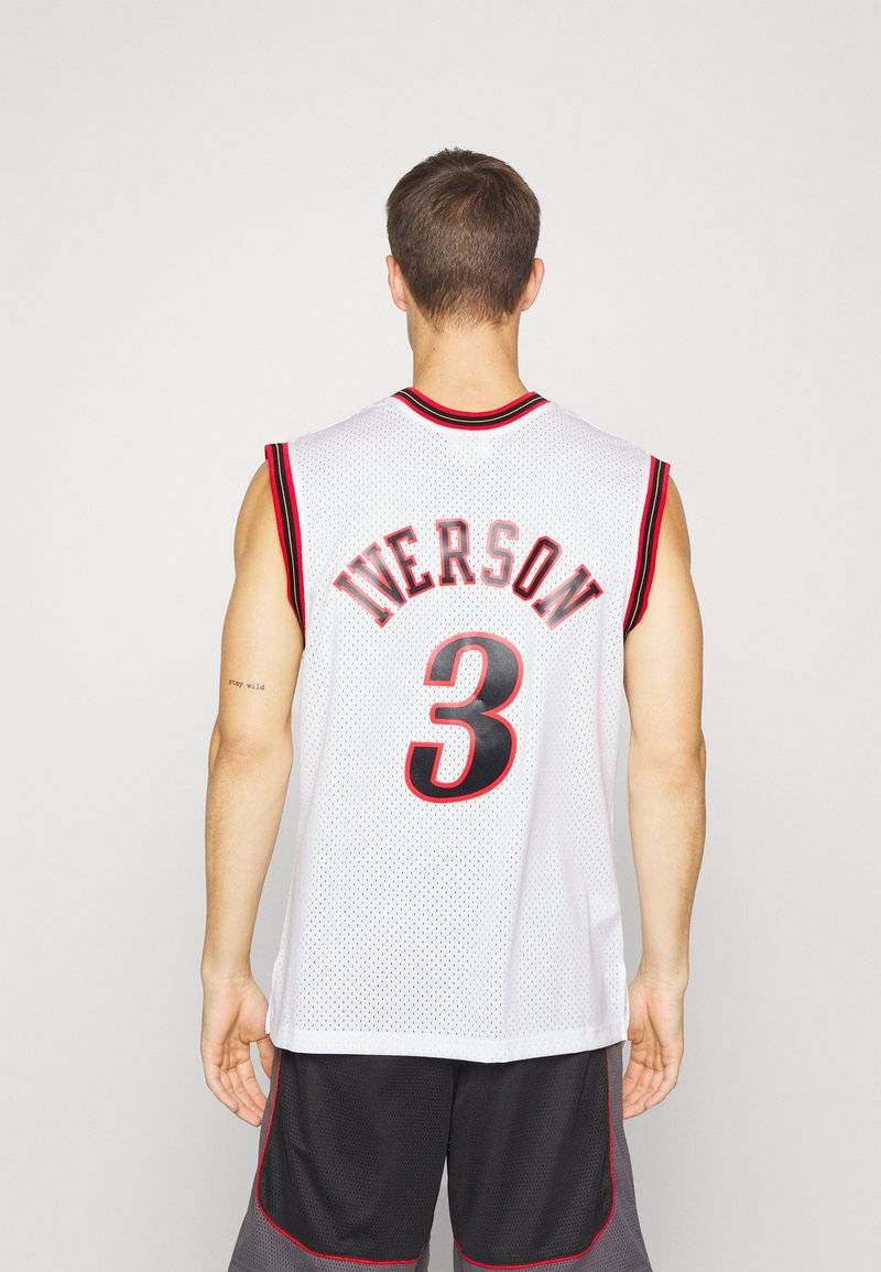 Mitchell & Ness Mitchell & Ness NBA ALLEN IVERSON PHILADELPHIA 76ERS SWINGMAN HOME - Club wear - white Im Verkauf