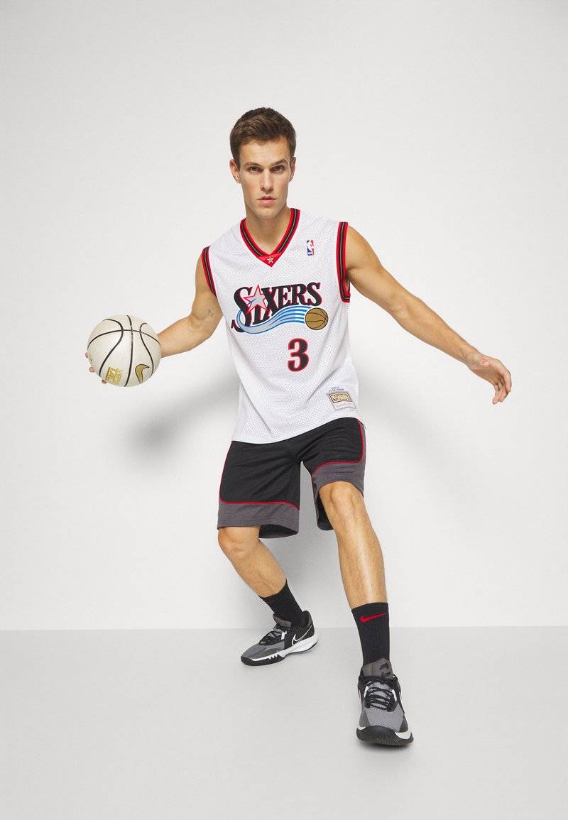 Mitchell & Ness Mitchell & Ness NBA ALLEN IVERSON PHILADELPHIA 76ERS SWINGMAN HOME - Club wear - white Im Verkauf