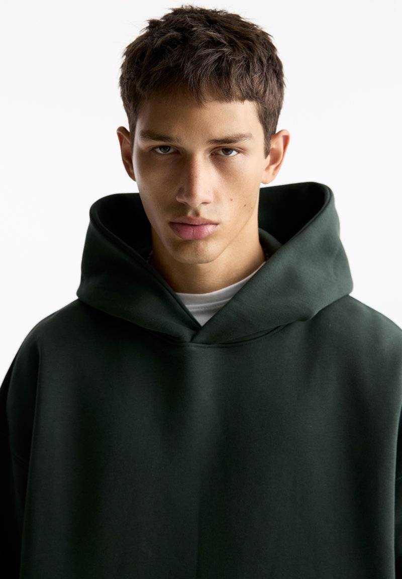 PULL&BEAR PULL&BEAR BOXY - Hoodie - dark green Meist gekauft