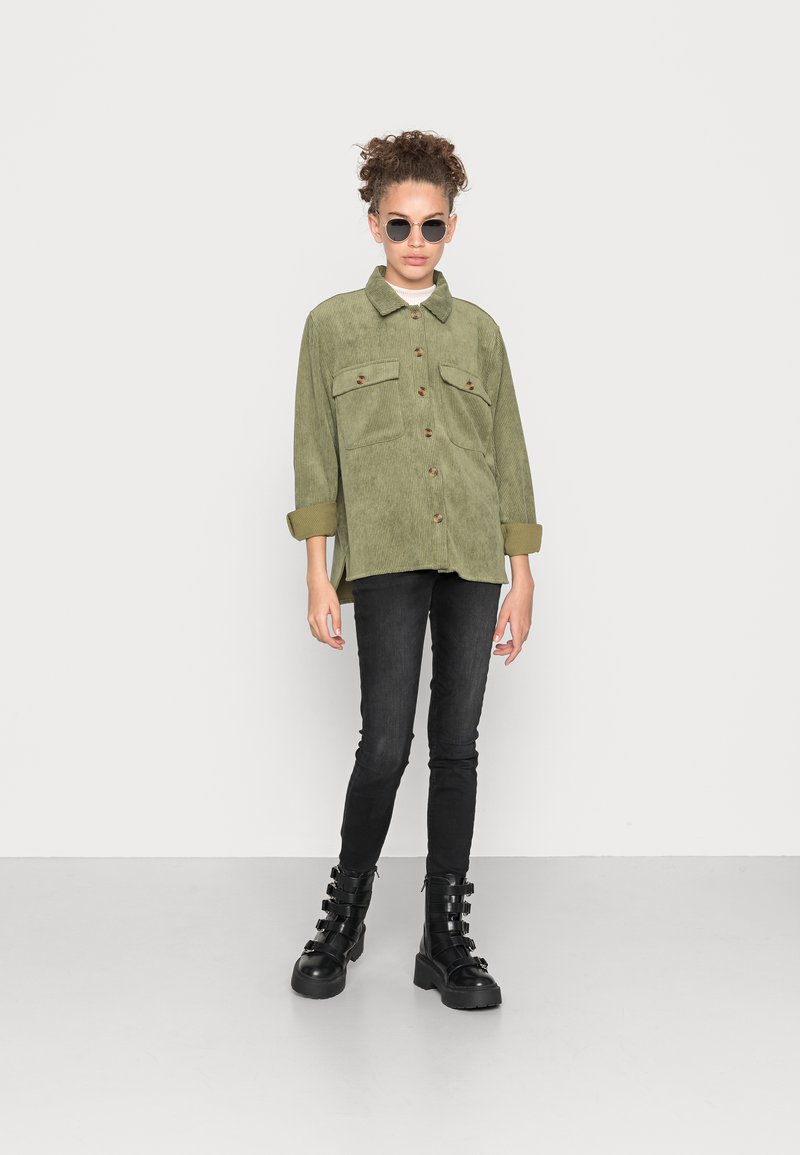 Pieces Pieces PCEFFI - Button-down blouse - olivine Black Friday