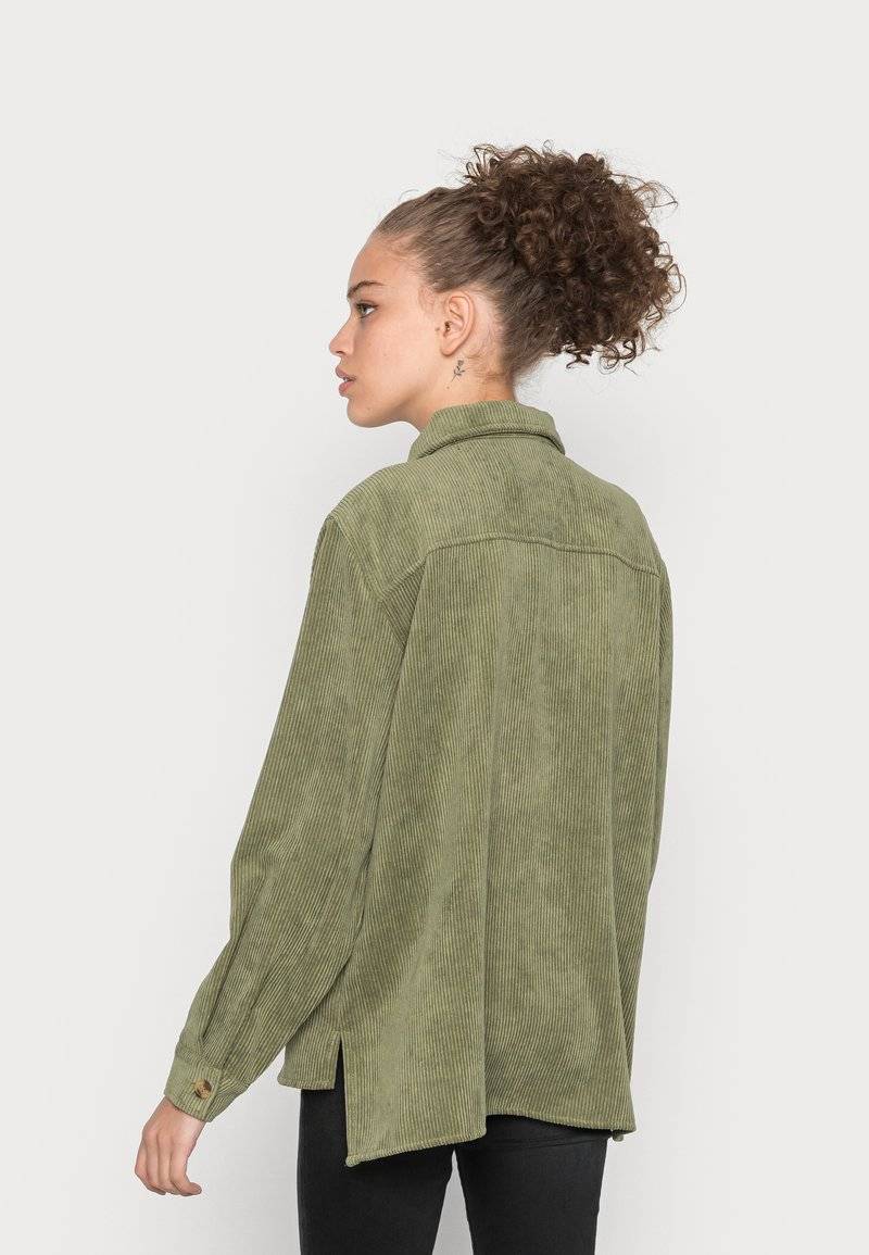 Pieces Pieces PCEFFI - Button-down blouse - olivine Black Friday