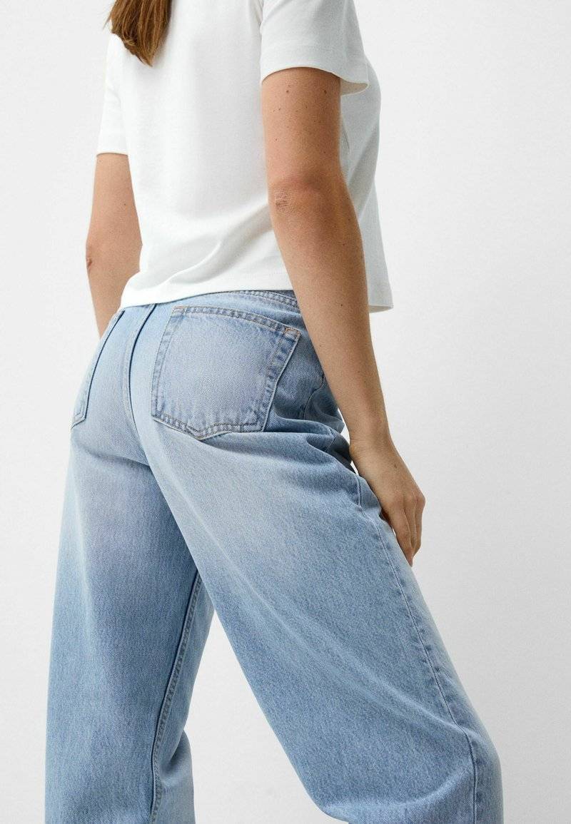 Bershka Bershka MOM - Straight leg jeans Neueste Mode