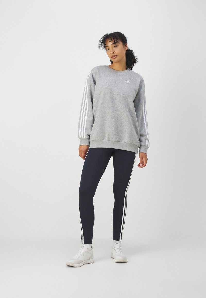 adidas Sportswear adidas Sportswear ESSENTIALS 3 STRIPES OVERSIZED - Sweatshirt Bis zu 50% Rabatt