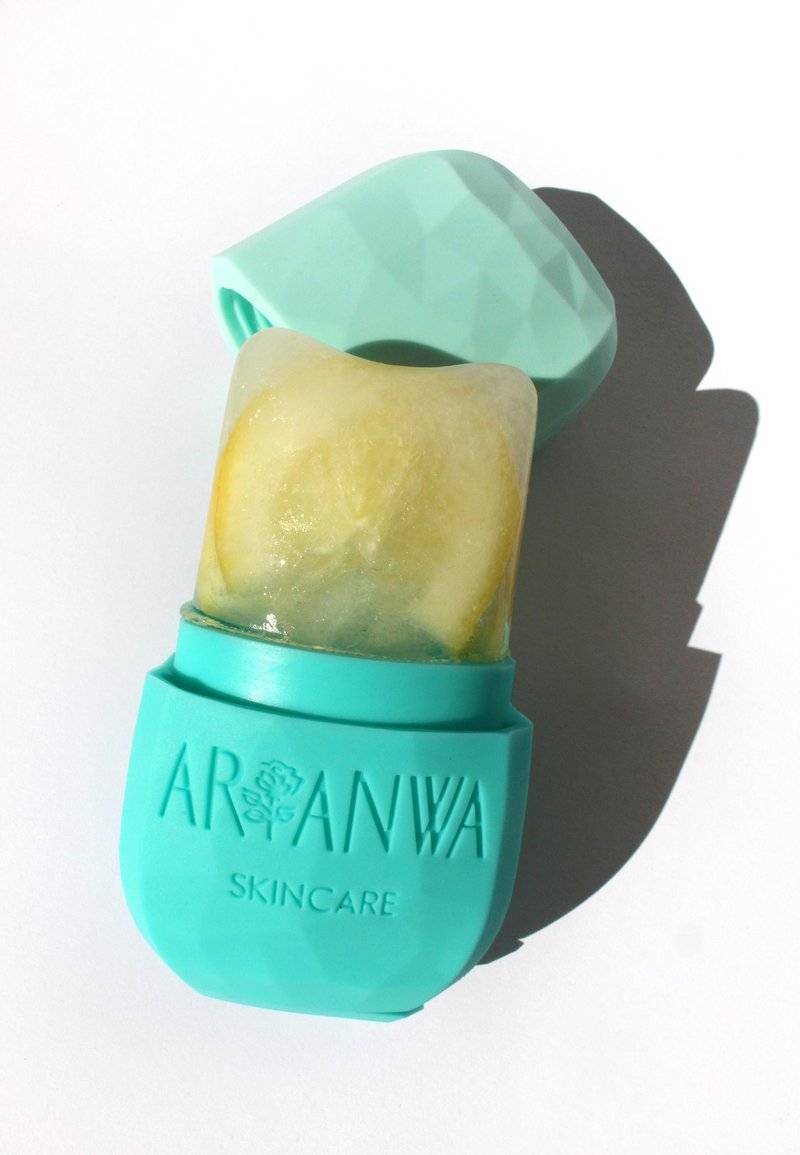ARI ANWA Skincare ARI ANWA Skincare FACIAL ICE CUBE - MASSAGE ROLLER TOOL - Skincare tool - fresh blue Kostenloser Versand international