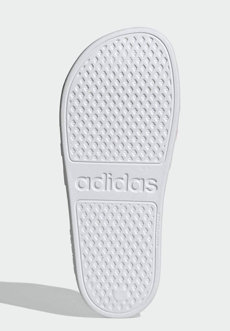 adidas Performance adidas Performance ADILETTE AQUA - Pool slides - white Zeitlich begrenztes Angebot