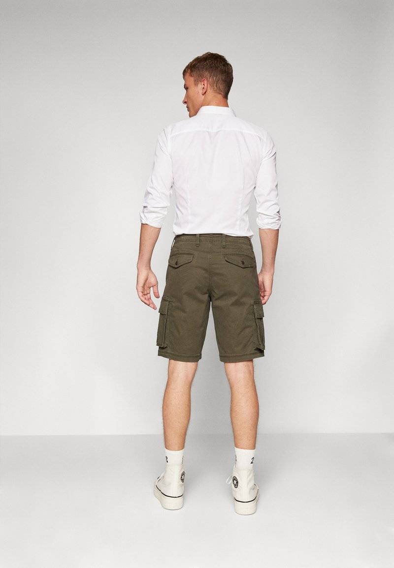 GAP GAP CARGO - Shorts - black moss Fabrikverkauf