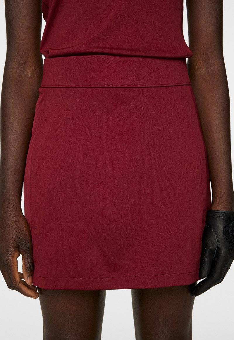 J.LINDEBERG Sports J.LINDEBERG Sports AMELIE MID - Sports skirt - cabernet Rabatt