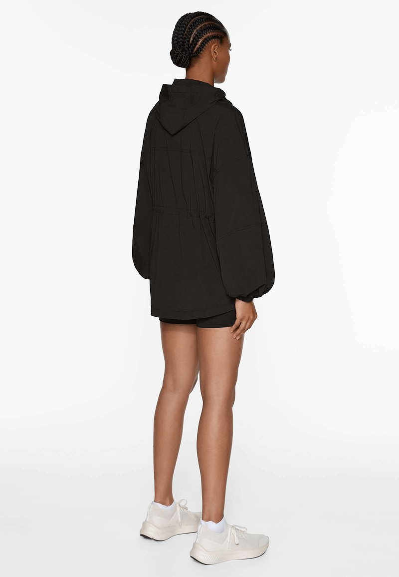 OYSHO OYSHO REPELLENT TECHNICAL - Windbreaker - black Preisnachlass