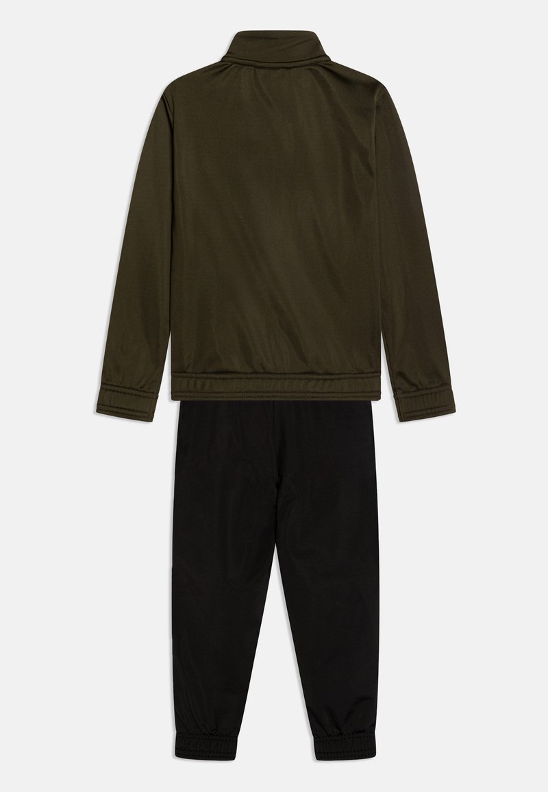 Puma Puma SUIT UNISEX SET - Tracksuit - dark olive Weihnachtsangebot