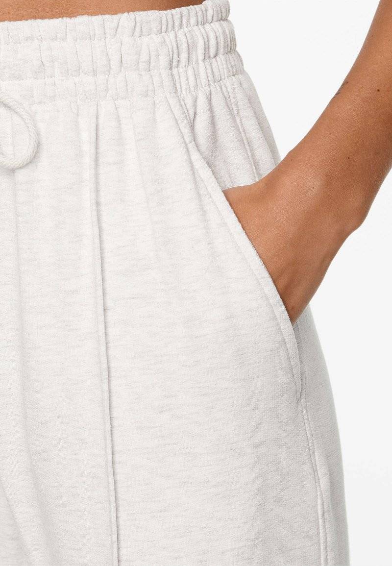 OYSHO OYSHO SOFT TOUCH RELAXED STRAIGHT-LEG - Tracksuit bottoms - mottled light grey Lagerräumung