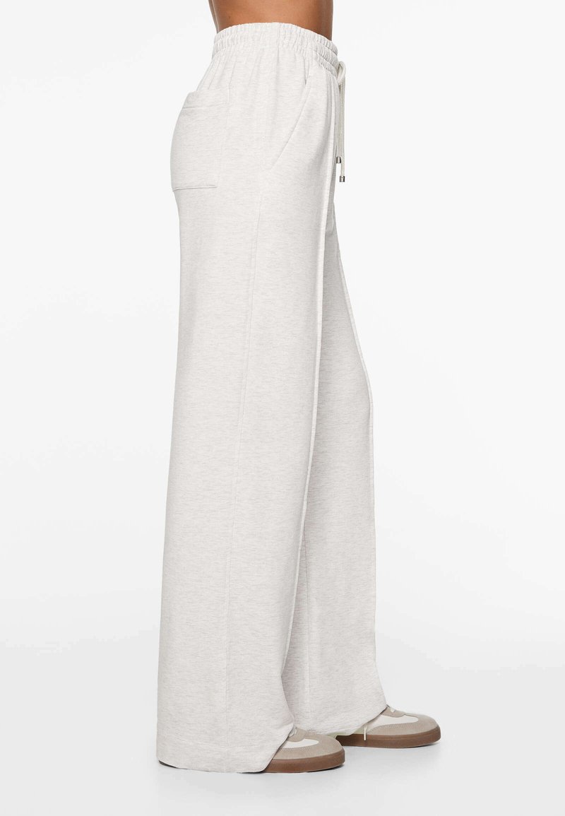 OYSHO OYSHO SOFT TOUCH RELAXED STRAIGHT-LEG - Tracksuit bottoms - mottled light grey Lagerräumung