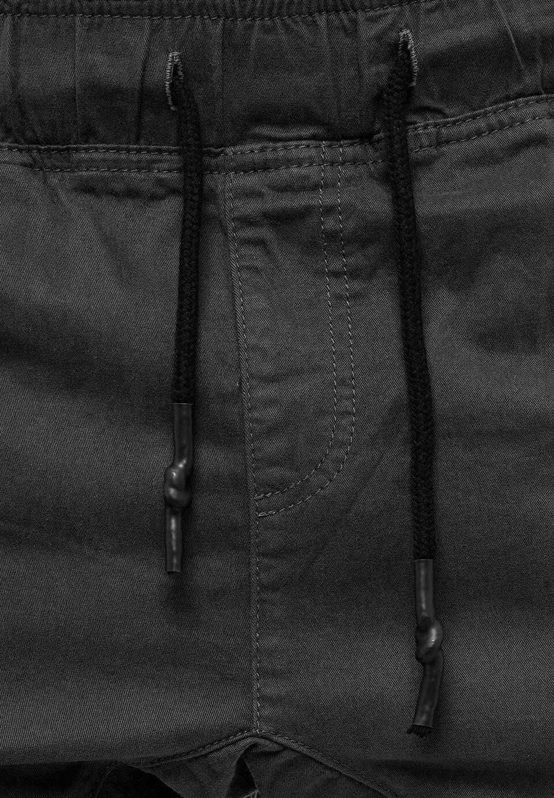 Tazzio Tazzio Cargo trousers - anthrazit Fabrikladen