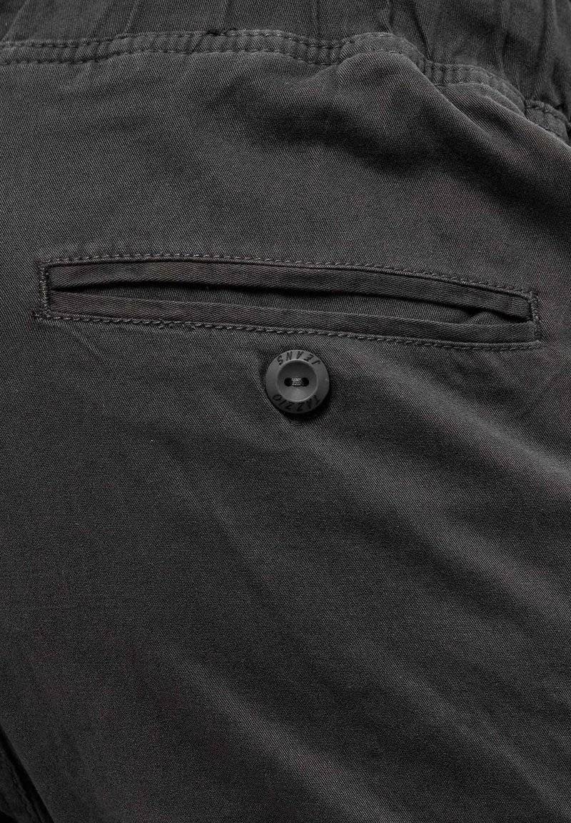 Tazzio Tazzio Cargo trousers - anthrazit Fabrikladen