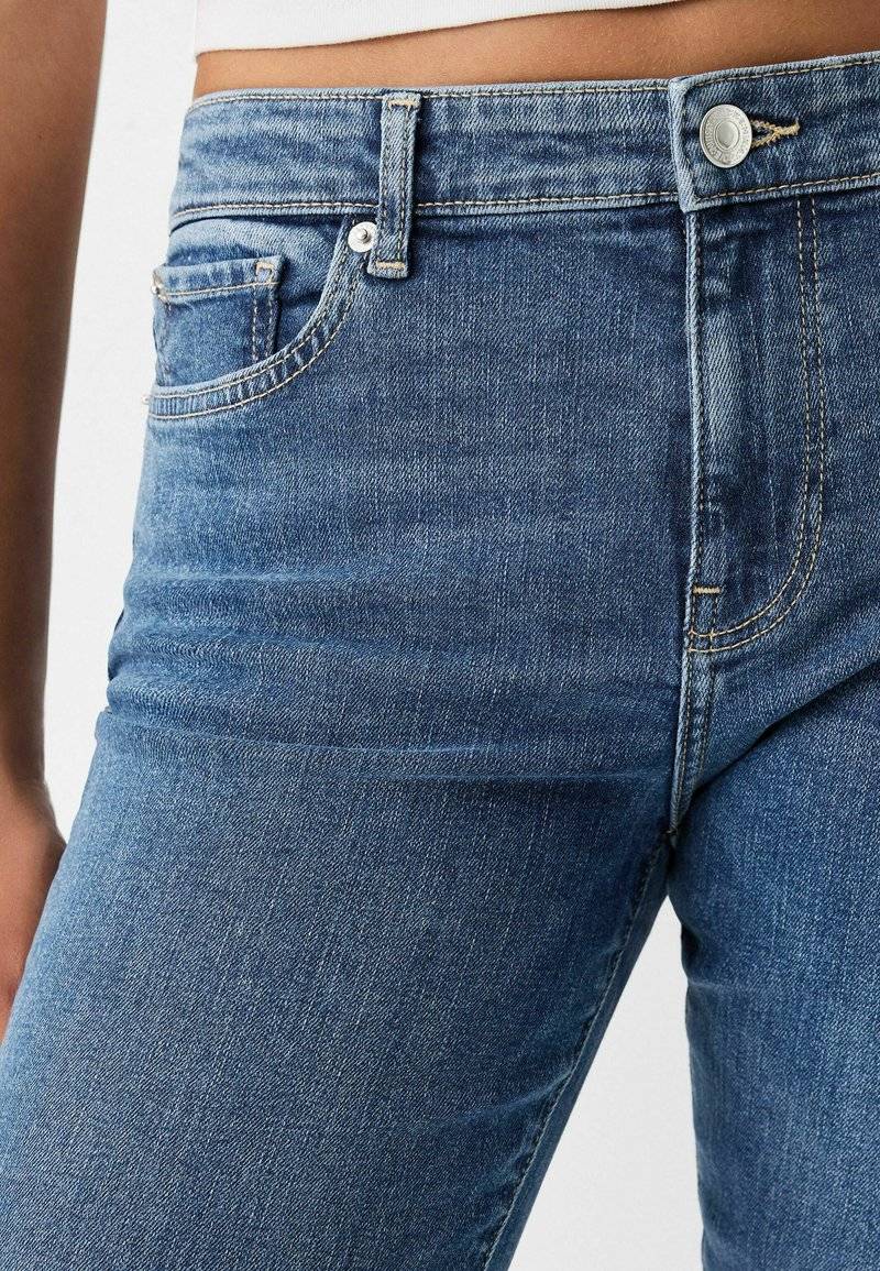 Bershka Bershka Flared Jeans - light blue denim Im Verkauf