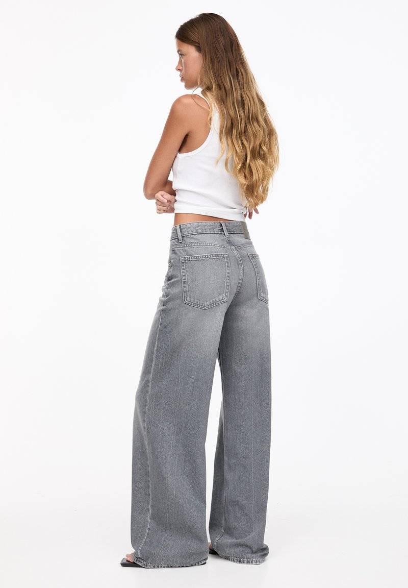 PULL&BEAR PULL&BEAR OVERSIZE - Flared Jeans - grey 2025