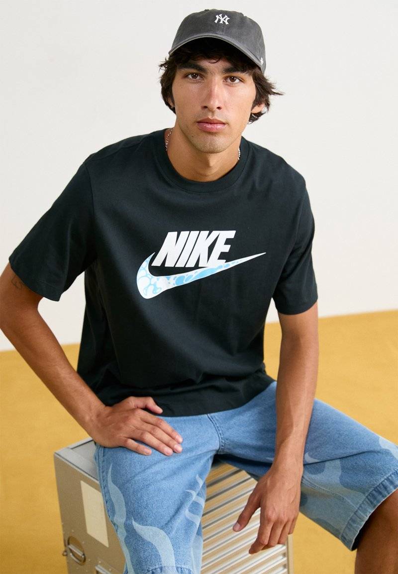 Nike Sportswear Nike Sportswear TEE FUTURA - Print T-shirt - black Kostenloser Versand