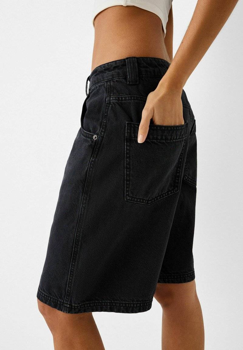 Bershka Bershka BERMUDA - Denim shorts - black Fabrik Onlineshop