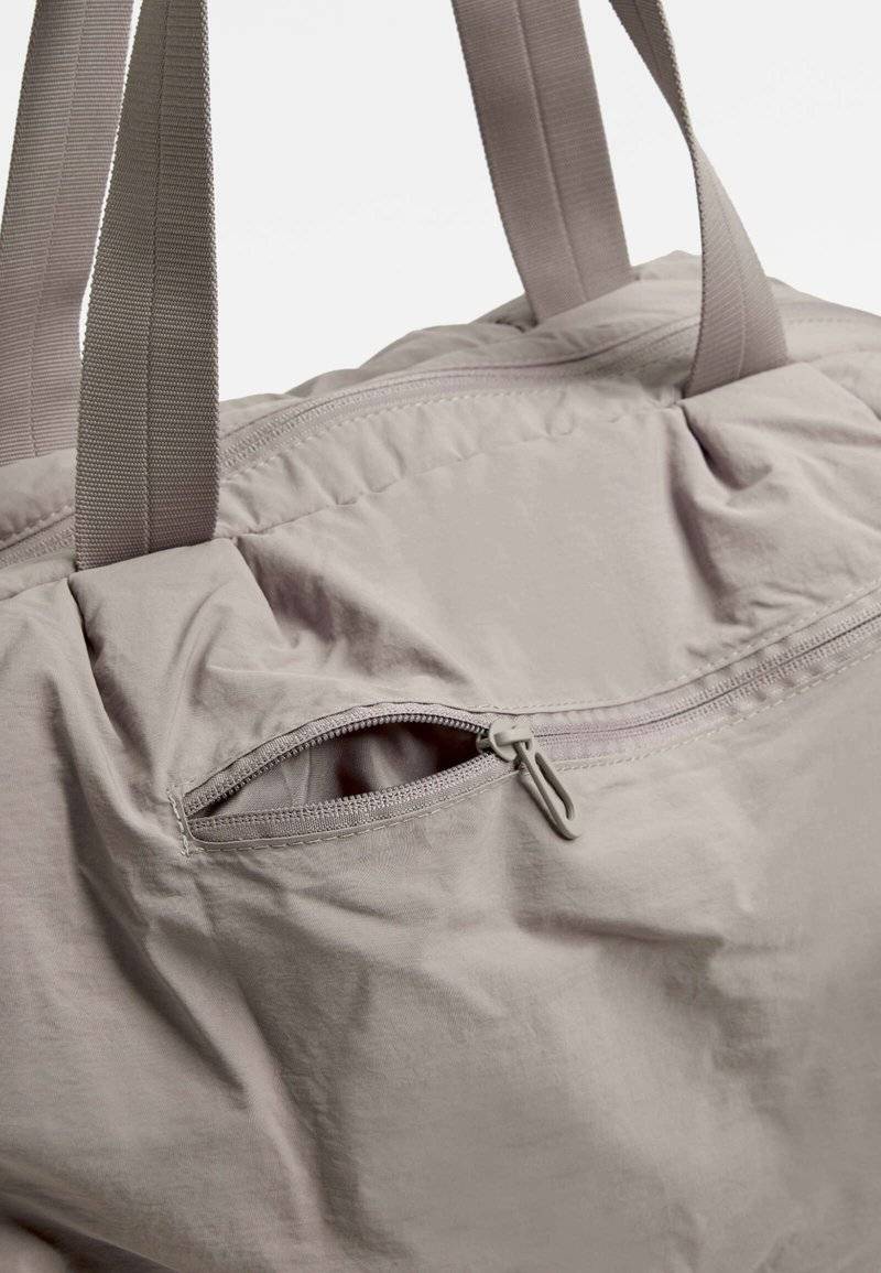 OYSHO OYSHO RUCHED - Holdall - grey Exklusivangebot