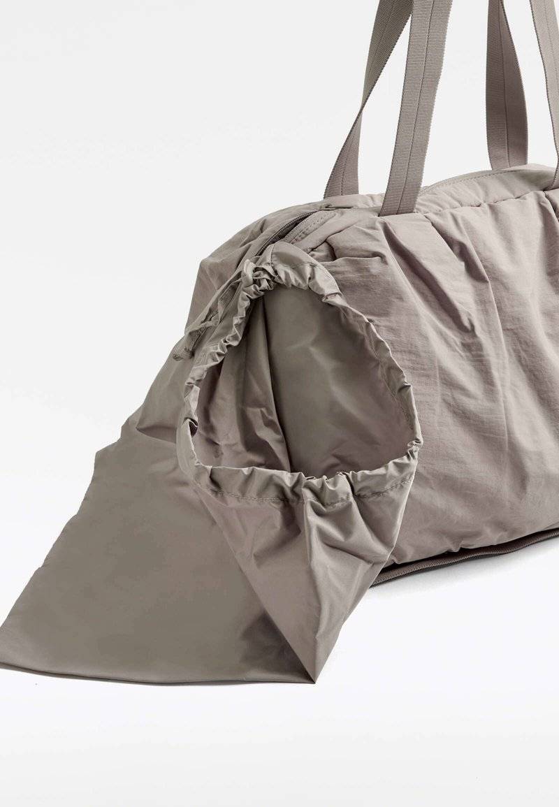 OYSHO OYSHO RUCHED - Holdall - grey Exklusivangebot