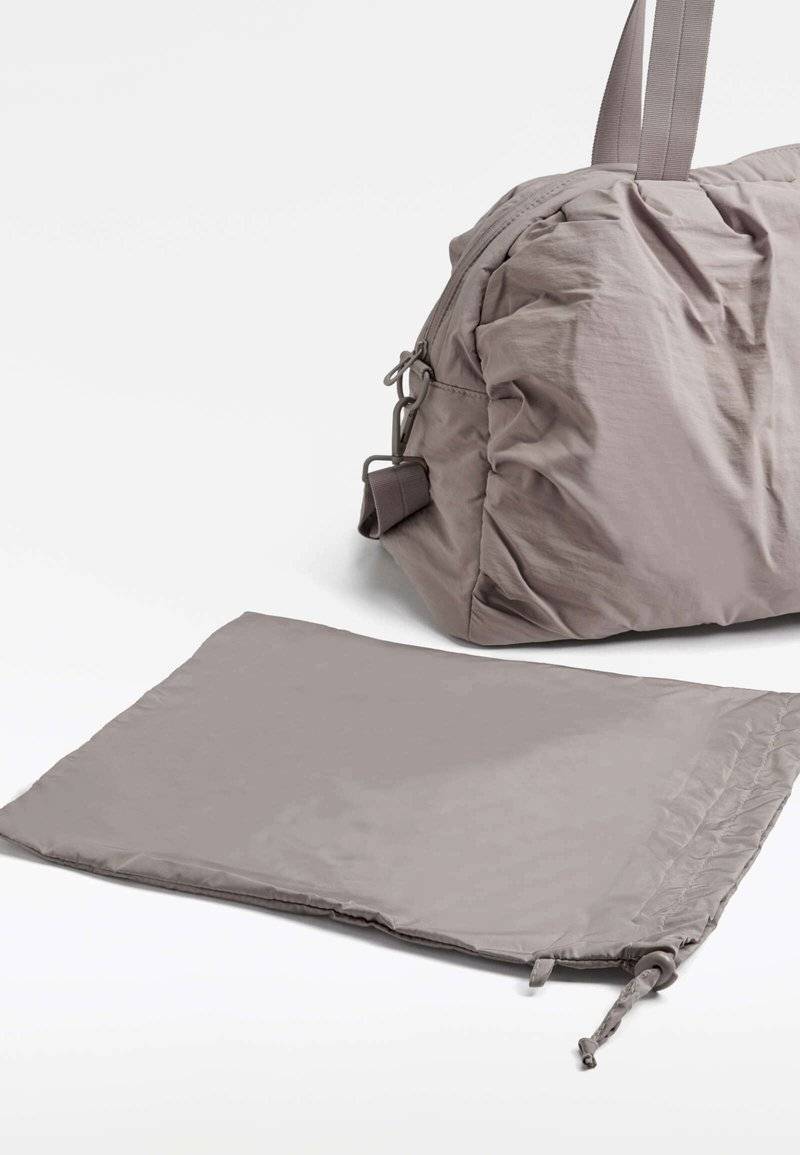 OYSHO OYSHO RUCHED - Holdall - grey Exklusivangebot