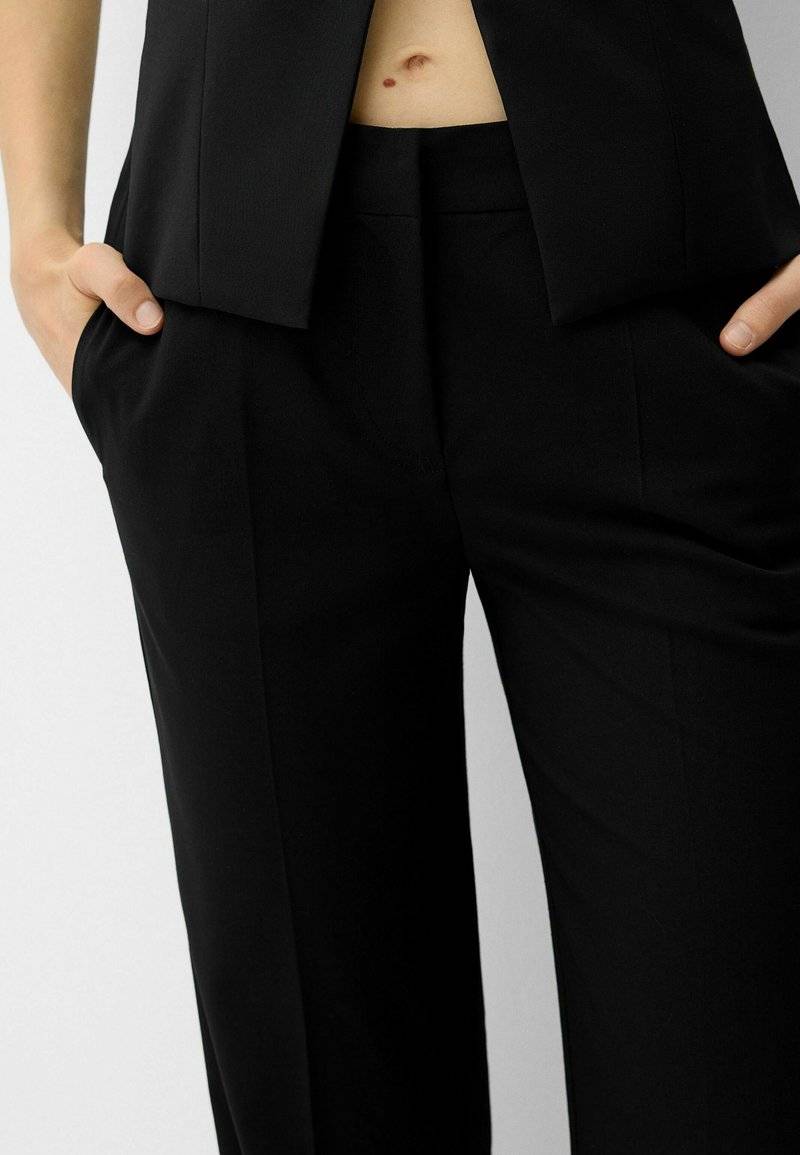 Bershka Bershka STRAIGHT-LEG TAILORED - Trousers - black denim 50% Rabatt mit kostenlosem Versand