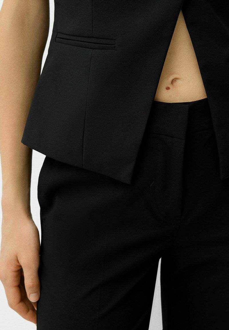 Bershka Bershka STRAIGHT-LEG TAILORED - Trousers - black denim 50% Rabatt mit kostenlosem Versand