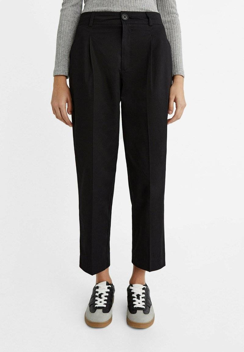 Stradivarius Stradivarius CARROT WITH DARTS DETAIL - Trousers - black Hotsell
