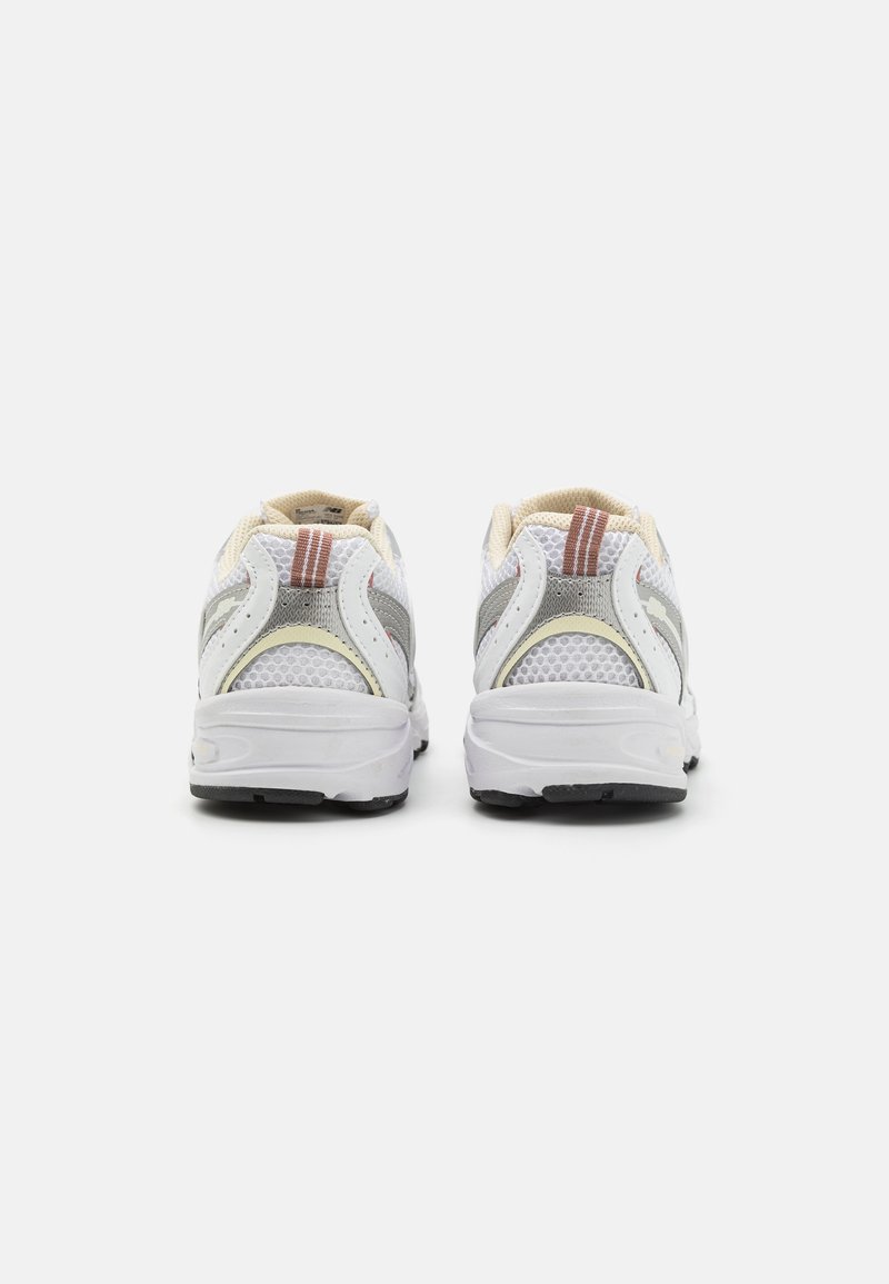 New Balance New Balance 530 UNISEX - Trainers - white Bis zu 65% Rabatt