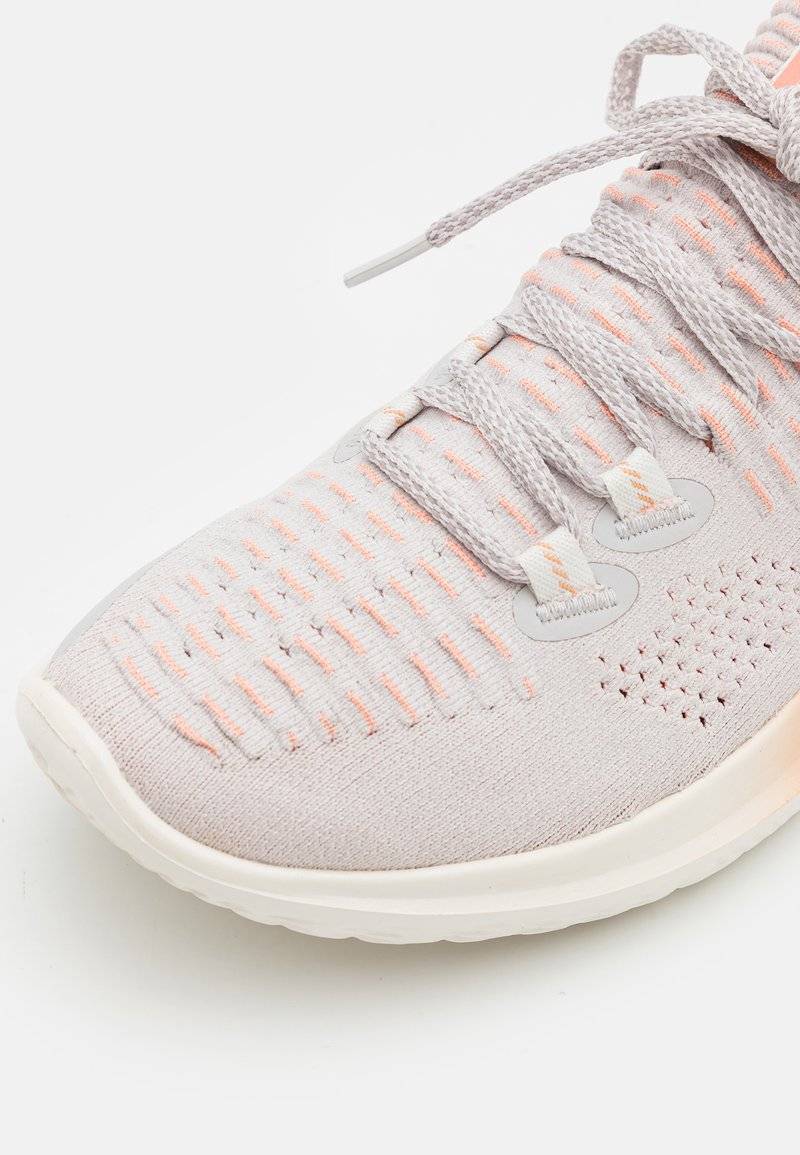 Under Armour Under Armour FLOW DYNAMIC INT EGRIT - Training shoe Auslauf