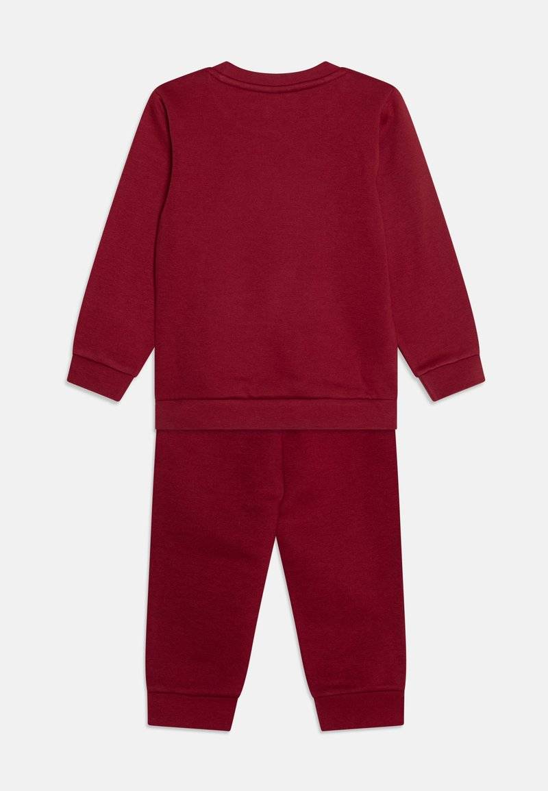 Puma Puma MINICATS CREW JOGGER UNISEX SET - Tracksuit - intense red Fabrikverkauf