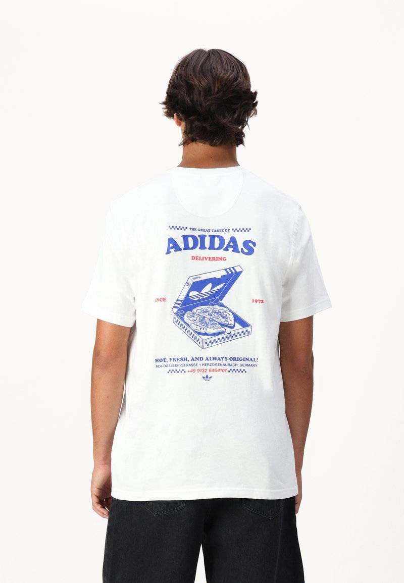 adidas Originals adidas Originals STREET APETIT UNISEX - Print T-shirt - white Rabatt