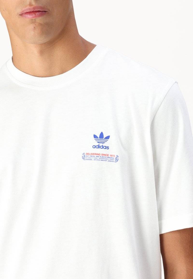 adidas Originals adidas Originals STREET APETIT UNISEX - Print T-shirt - white Rabatt
