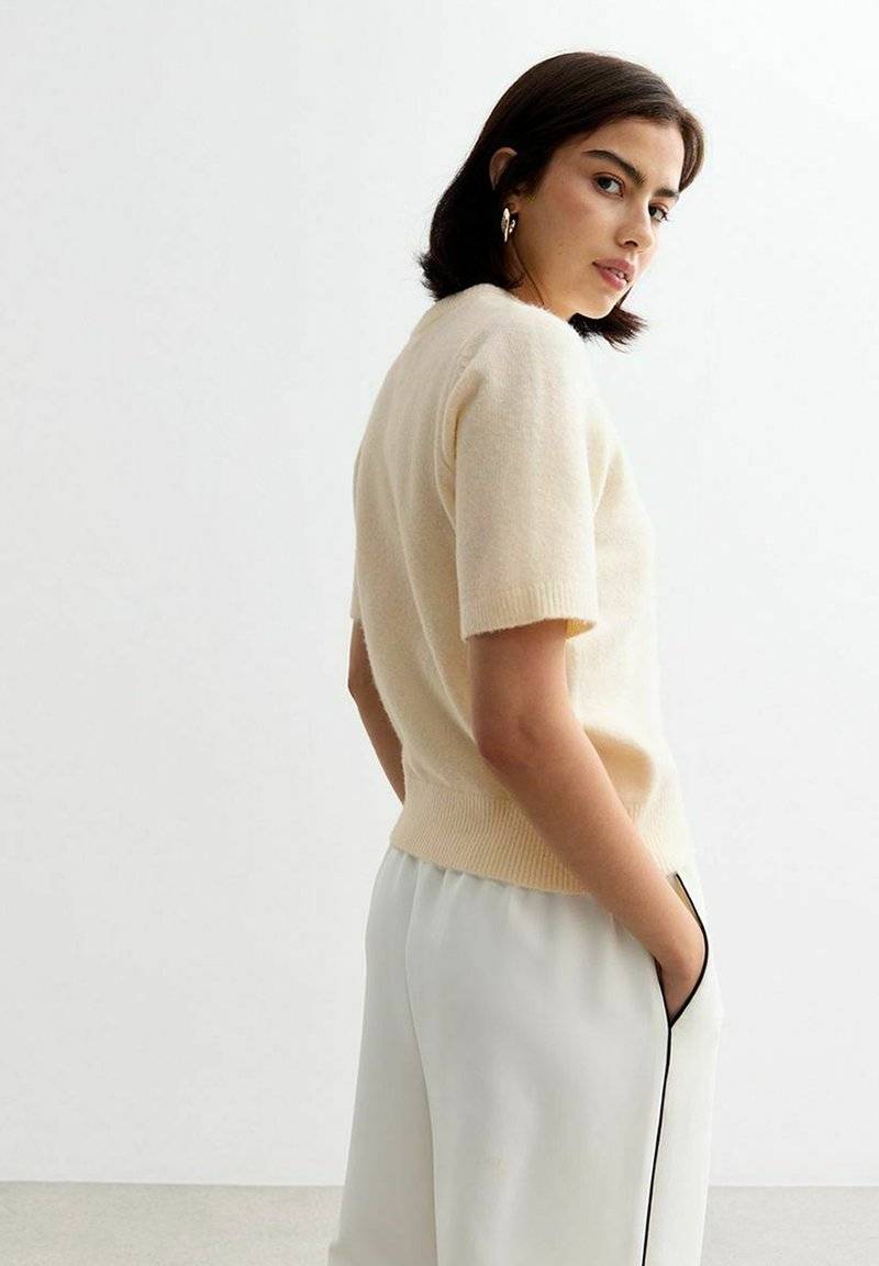 New Look New Look SHORT SLEEVE - Basic T-shirt - cream Muttertagsangebot