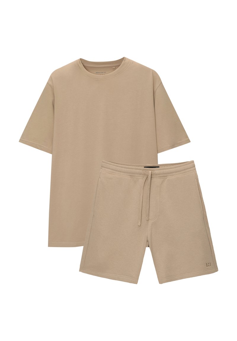 PULL&BEAR PULL&BEAR SET BERMUDA SHORTS AND T-SHIRT - Tracksuit bottoms - sand Vatertagsangebot