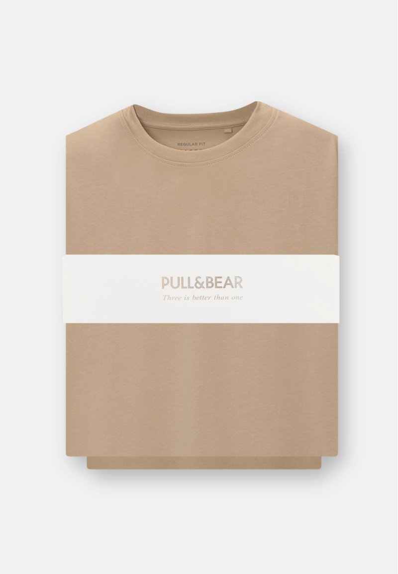 PULL&BEAR PULL&BEAR SET BERMUDA SHORTS AND T-SHIRT - Tracksuit bottoms - sand Vatertagsangebot