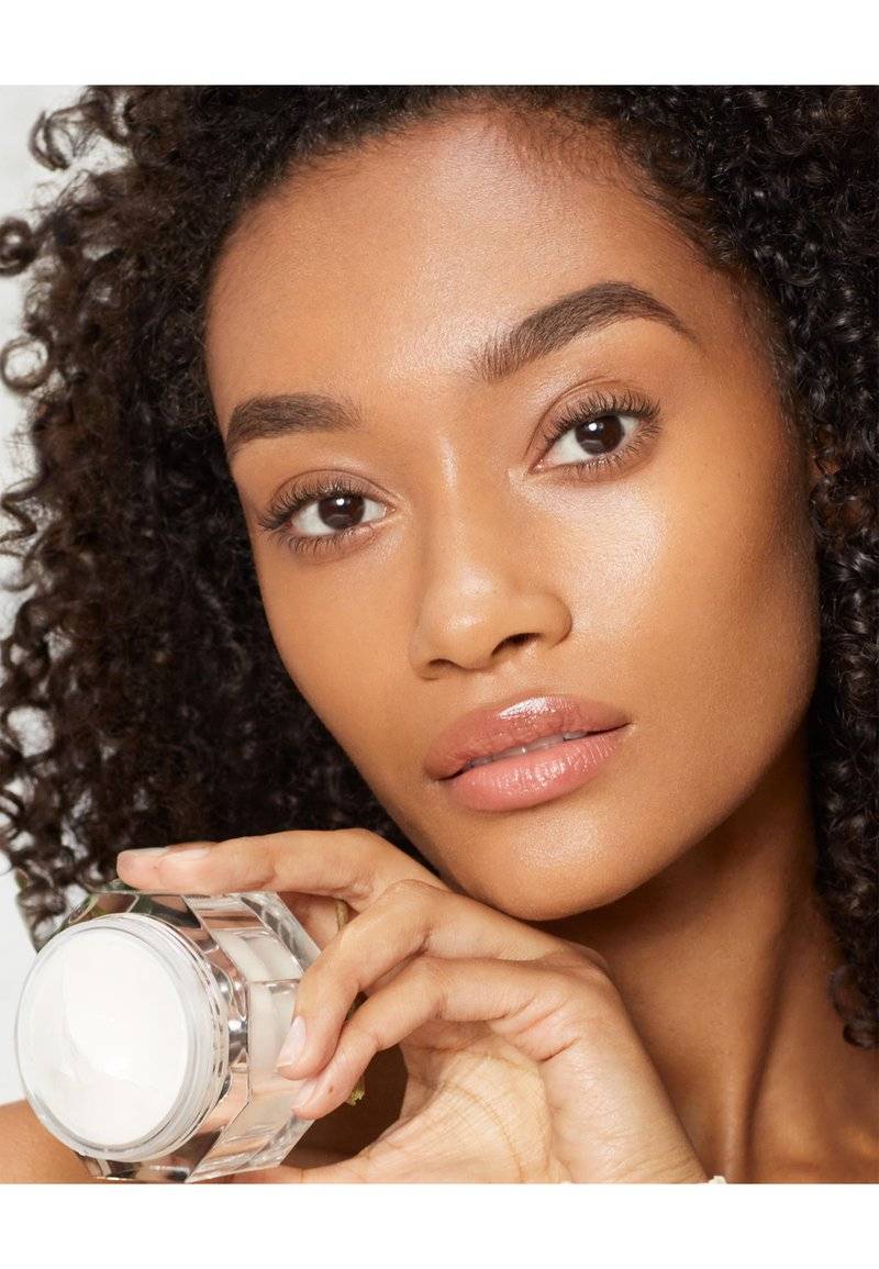 Charlotte Tilbury Charlotte Tilbury CHARLOTTE'S MAGIC CREAM SPF - REFILLABLE - Face cream Angebote