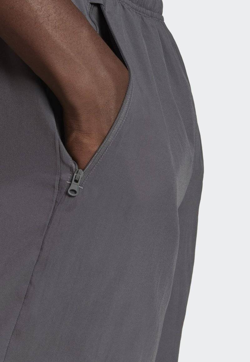 adidas Performance adidas Performance ESSENTIALS WOVEN - Sports shorts - grey Jubiläumsangebot