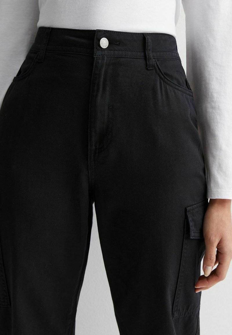 New Look New Look Cuffed Cargo - Chinos - black Nur noch ein Tag übrig