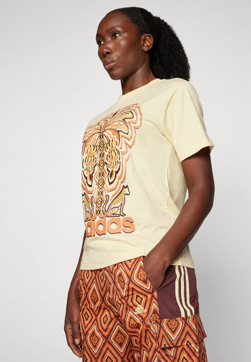 adidas Sportswear adidas Sportswear ADIDAS FARM RIO GRAPHIC - Print T-shirt - easy yellow Günstig kaufen