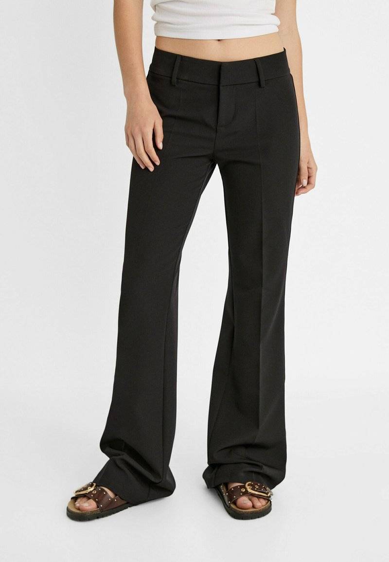 Stradivarius Stradivarius TAILORED FLARED - Trousers - black Letzte 3 Tage