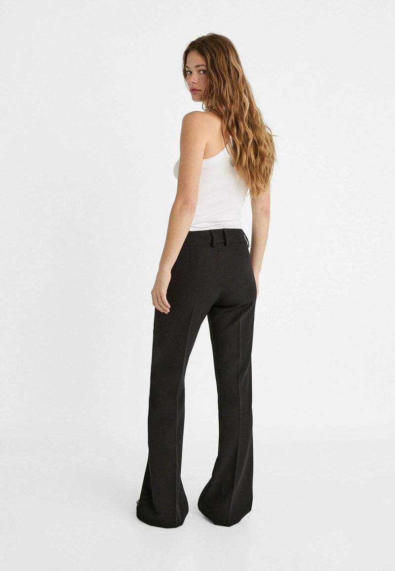 Stradivarius Stradivarius TAILORED FLARED - Trousers - black Letzte 3 Tage