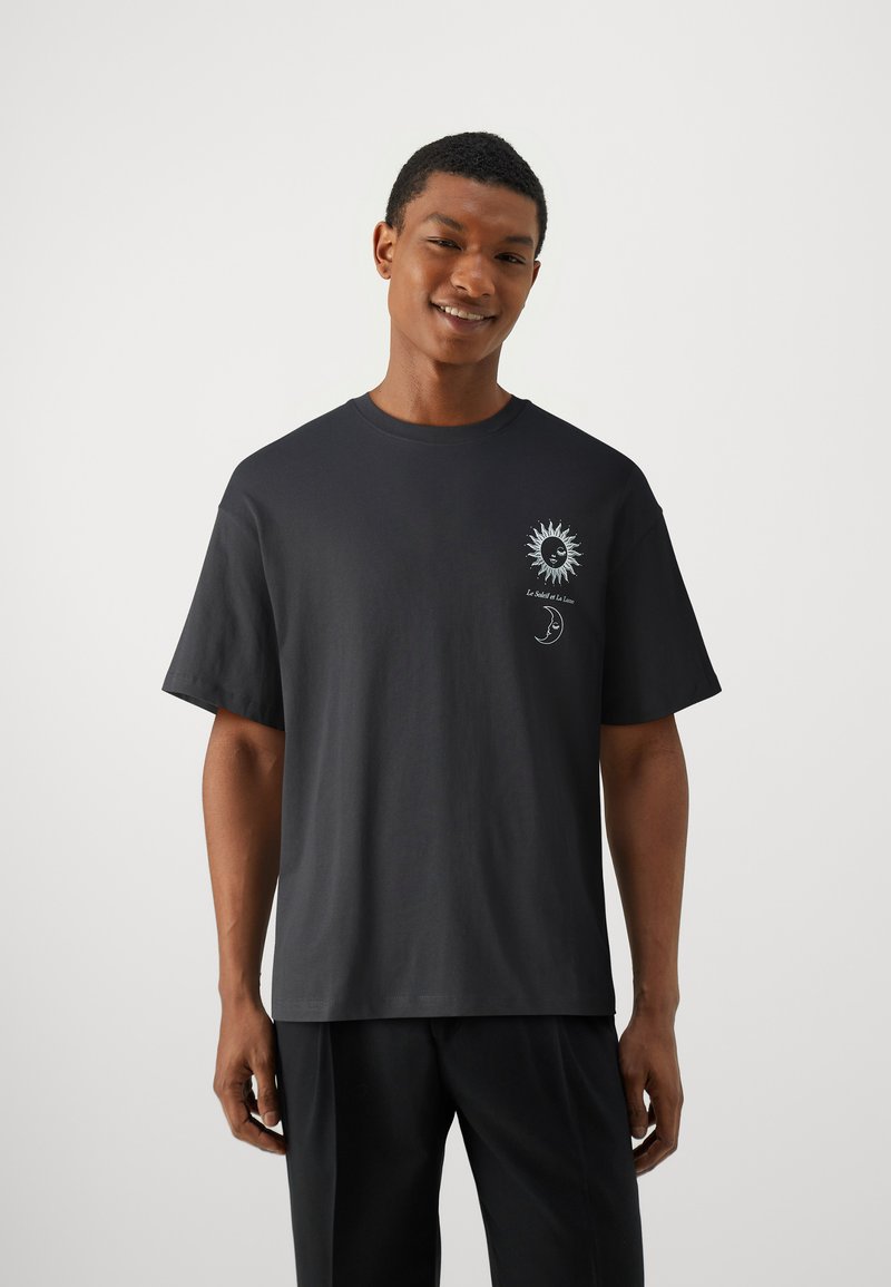 Jack & Jones Jack & Jones JORSOLEIL TEE CREW NECK UNISEX - Print T-shirt - black Vierteljährliche Förderung