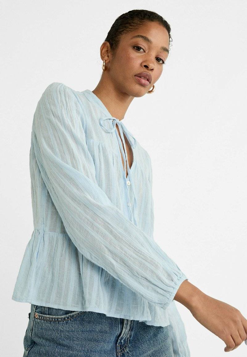 Stradivarius Stradivarius FLOWING BOHO - Blouse - light blue Riesige Rabatte